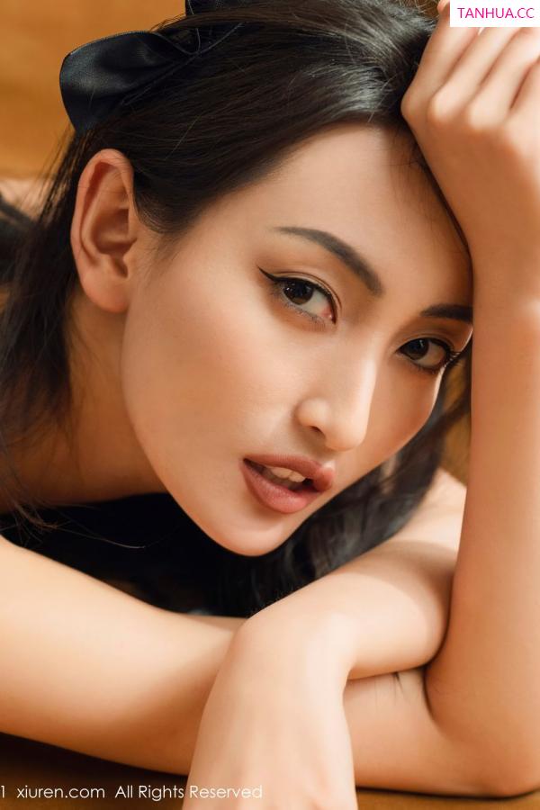 骨感美女陈舒羽 小野猫拥她入怀